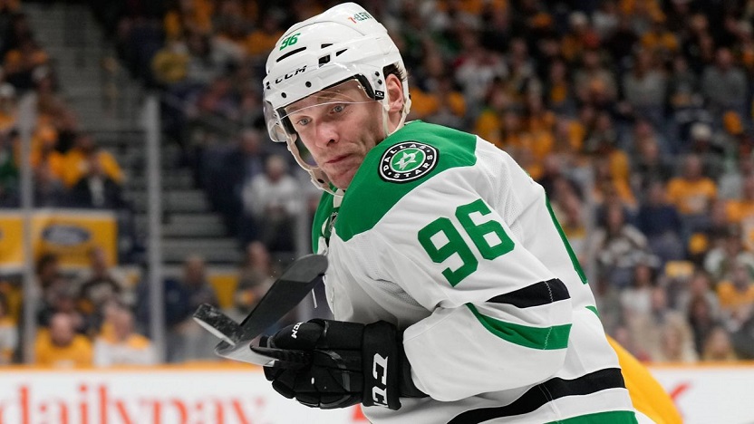 Mikko Rantanen musí litovat, že se nerozhodl zůstat u Caroliny Hurricanes